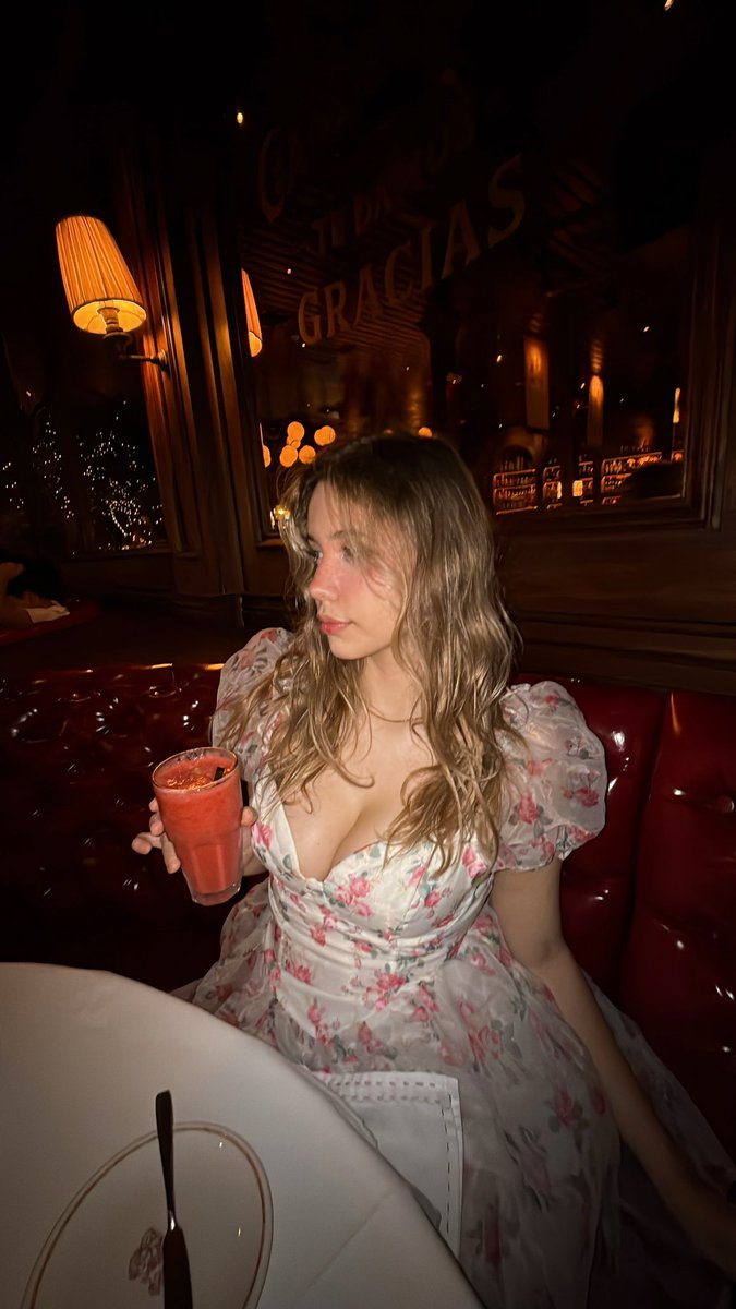 Emikukis's tweet photo. Ese día me sentía muy princesa 🥺 https://t.co/mtRHTHLPI3
