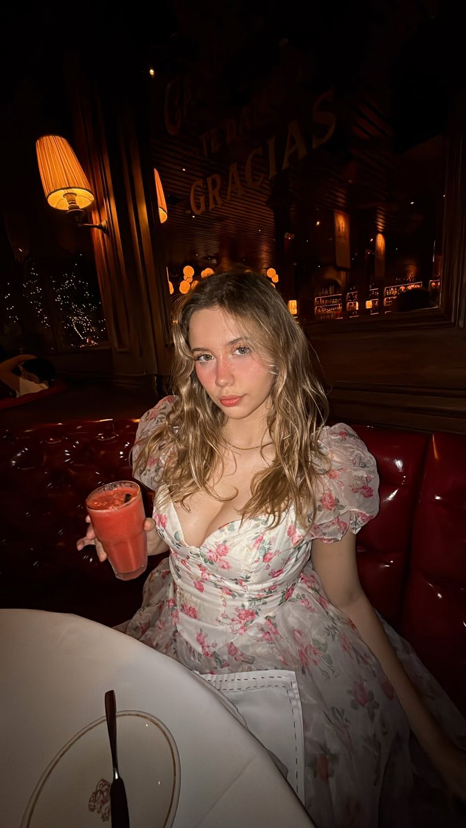 Emikukis's tweet photo. Ese día me sentía muy princesa 🥺 https://t.co/mtRHTHLPI3