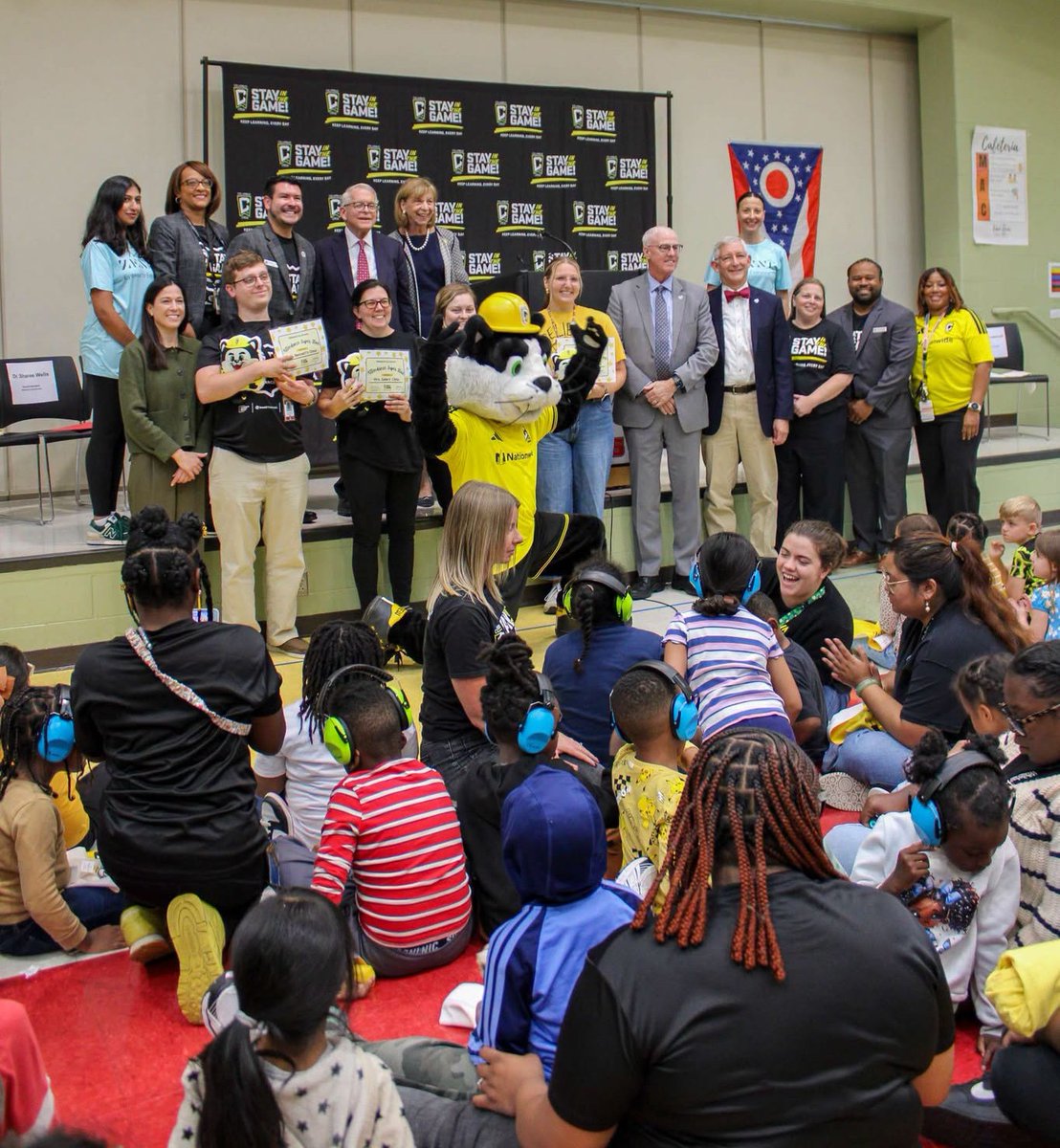 OHEducation's tweet photo. Focusing on wellness and helping students learn their best! Director Stephen Dackin visited Kae Avenue Elementary in Whitehall City Schools this week for a special event to highlight the work of Governor Mike DeWine and the Columbus Crew to bring vision services to schools. https://t.co/t40M8yvcxi