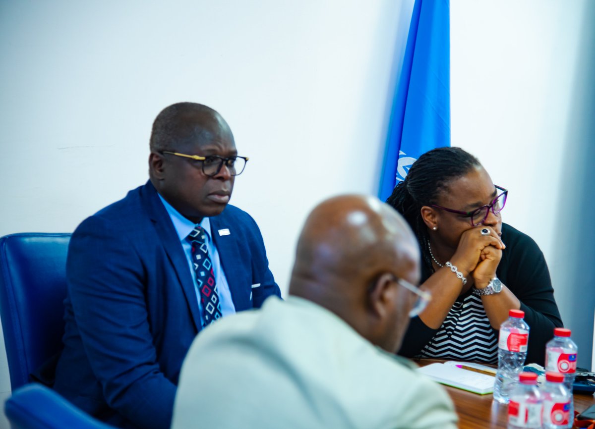 oms_benin's tweet photo. Réunis ce 1er octobre 2026, les partenaires techniques et financiers du secteur de la santé au #Bénin 🇧🇯 ont fait le point sur les grands chantiers stratégiques et les enjeux majeurs du secteur. 
Ensemble pour un système de santé plus résilient et performant https://t.co/EqiMj9OFYk