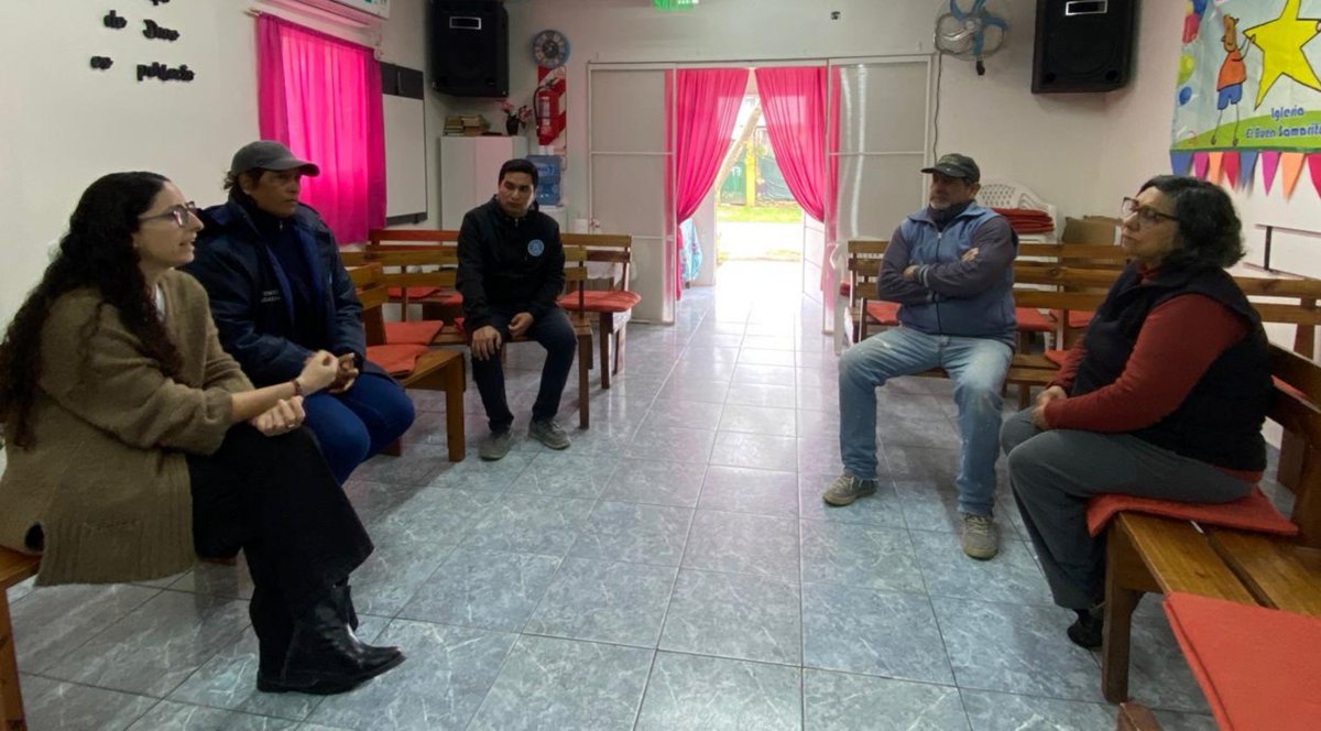 ASocialPrimaria's tweet photo. Visitamos la Iglesia El Buen Samaritano, junto a @SubSecGobierno y la Coordinadora Lorena Córdoba, donde charlamos sobre distintos programas municipales y las acciones que llevamos adelante para acompañar a nuestros vecinos.

@jaimemendezh 
@yesicagrillo 
@MuniSanMiguelOK https://t.co/PTKpS0tgax