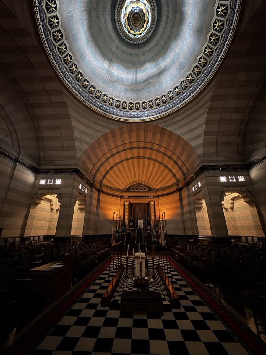 davidclarknwo's tweet photo. Atmospheric Temple 10 ready for a Royal Arch meeting 💡

#Freemasons @UGLE_GrandLodge https://t.co/zodTKDs8as