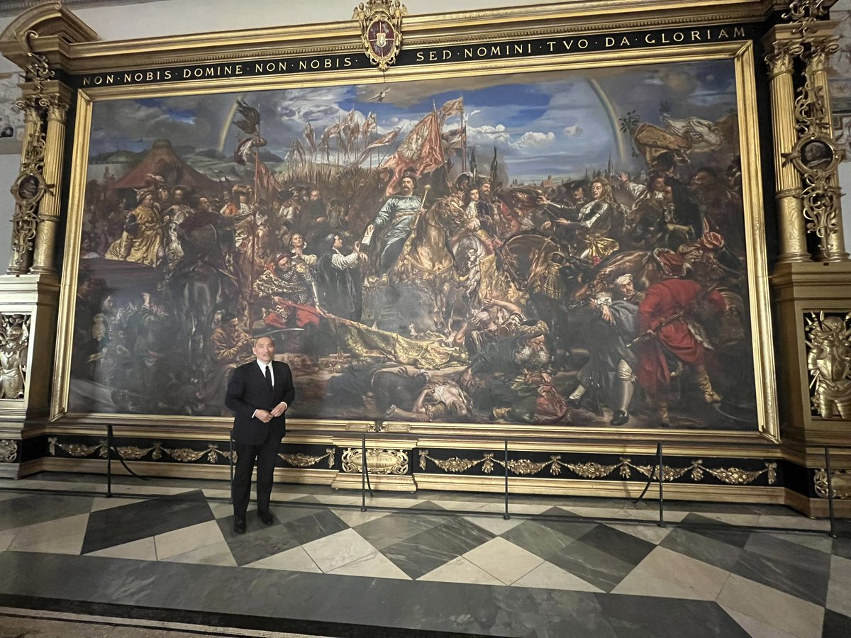 tomjhpark's tweet photo. Zostałem zaproszony na specjalne zaproszenie do Watykanu i gdy oglądałem dzieła sztuki, spójrzcie, co znalazłem!! https://t.co/Tf7RIHR673