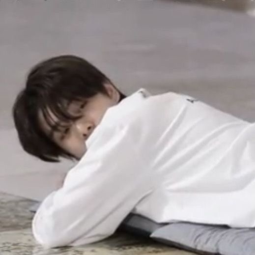 meowkinso's tweet photo. Every evening, Jake goes through three stages

1) sunghoon comes in very hungry and wants his little one
2) sunghoon takes Jake completely, doing nothing but eating him and fucking him
3) Jake, exhausted, falls asleep with a sore backside
#jakehoon https://t.co/tReqgZnalb