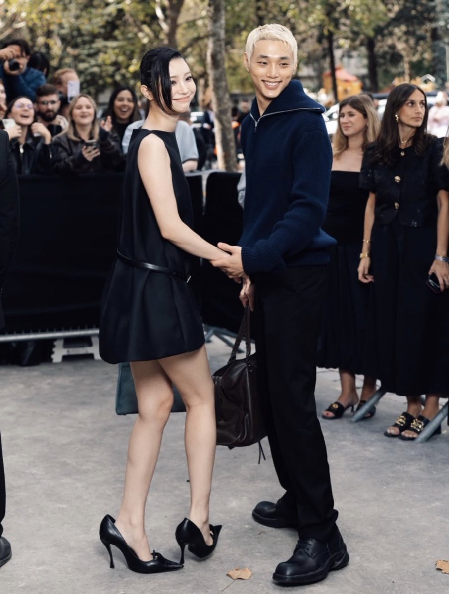 dprverse_'s tweet photo. they look cute but the shoes………. https://t.co/mcZaY8Ztcn