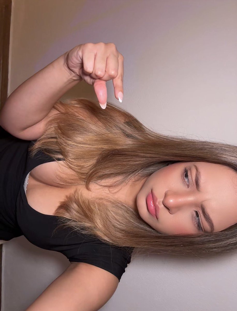 bellaherrinn's tweet photo. Mein Gesichtsausdruck, wenn ich deinen kleinen Schwanz sehe🤏😅 https://t.co/1aizy3IIrK
