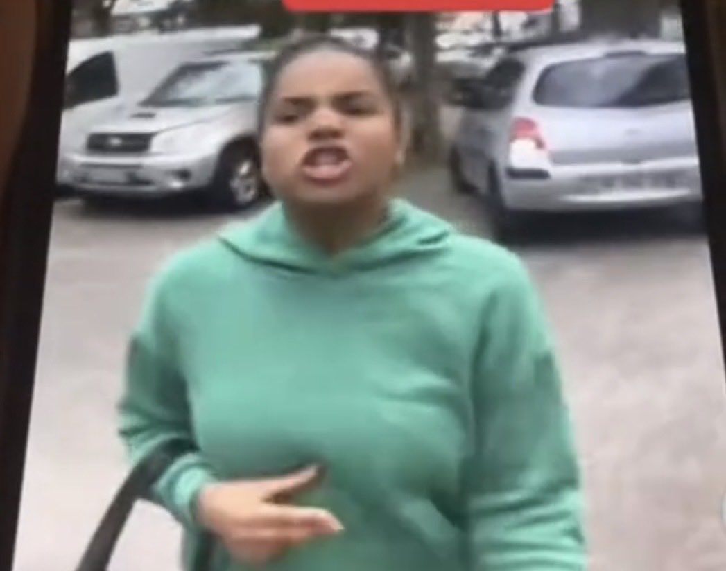 denoncetonbully's tweet photo. Salut, aujourd’hui je suis là pour rétablir la vérité et l’ordre. Le harcèlement sur les réseaux sociaux devrait être sévèrement puni et les harceleurs devraient avoir la honte qui leurs tombent dessus et aujourd’hui Manhatane, c’est ton tour de voir la honte. https://t.co/p8SeCSJxkx