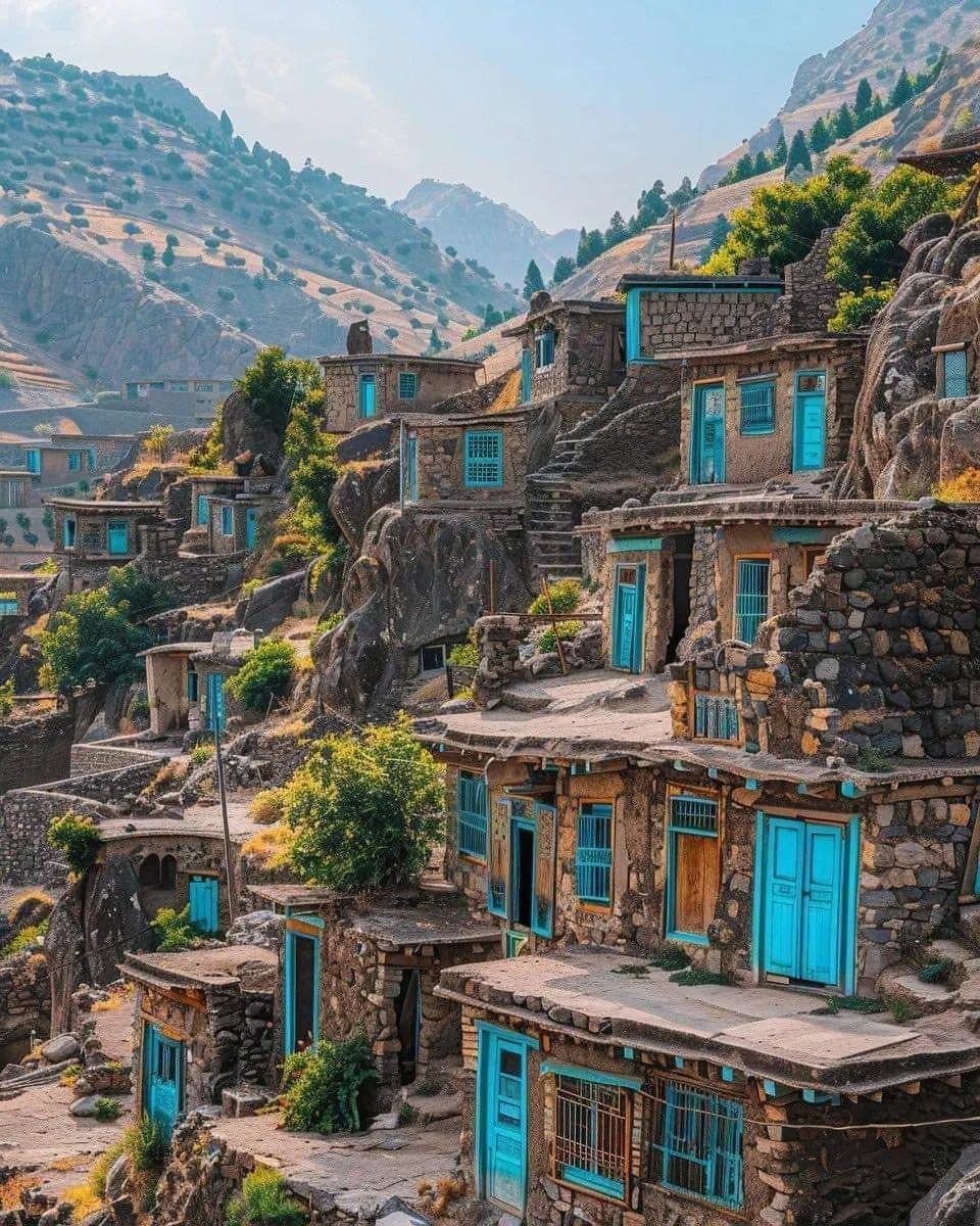 nowruz_ir's tweet photo. #ایران_زیبا

پالنگان کامیاران ، #کردستان زیبا😍🌞

قدمت این روستا به پیش از اسلام برمی‌گردد علاوه بر طبیعت بی همتایش به خاطر معماری خاص و چشمگیرش شهرت دارد. https://t.co/vvGkZK8Gv9
