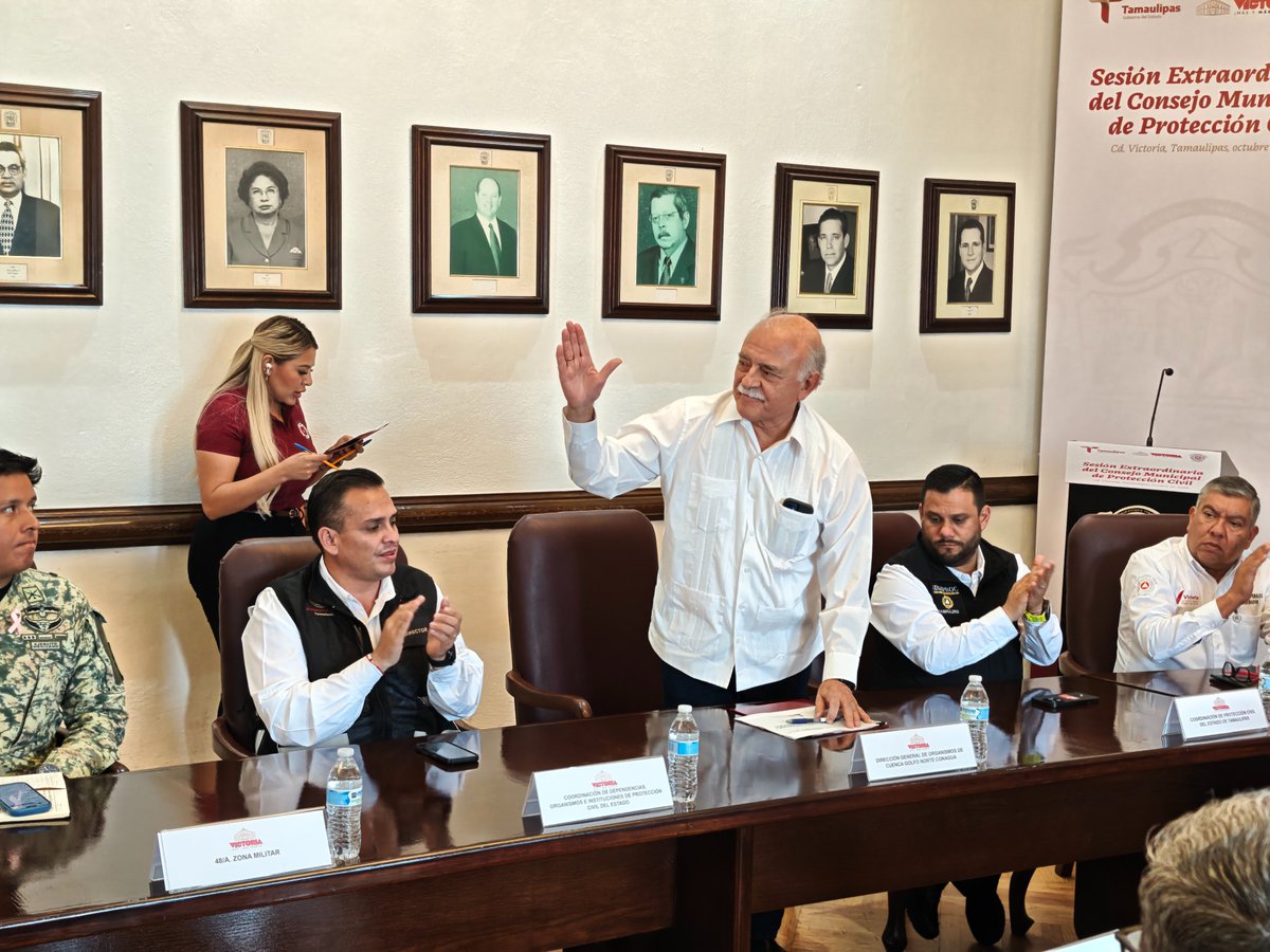 ConaguaOCGNte's tweet photo. La #Conagua participó en una reunión extraordinaria del Consejo Municipal de Protección Civil, en coordinación con autoridades del Gobierno del Estado de Tamaulipas, municipales y Protección Civil.

El objetivo es fortalecer las acciones preventivas y mantener la coordinación ante las lluvias previstas para este fin de semana, que podrían generar acumulaciones importantes de agua.