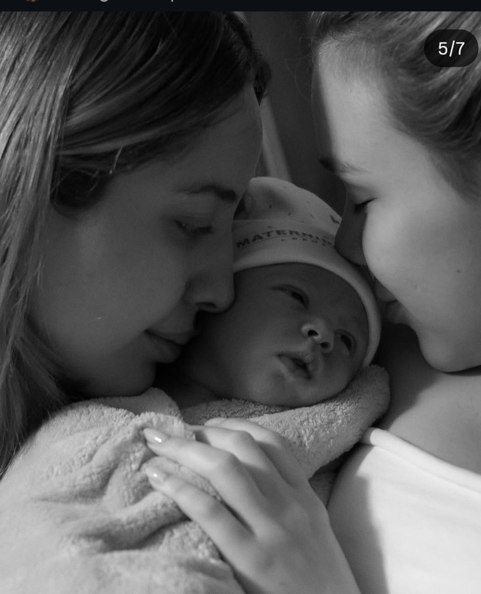 lblack_e's tweet photo. A bebê Isabela da Mari Fernandez e a Julia Ribeiro nasceu, e que fofura ela,fico extremamente feliz por elas!! https://t.co/wmMZB0PdHd