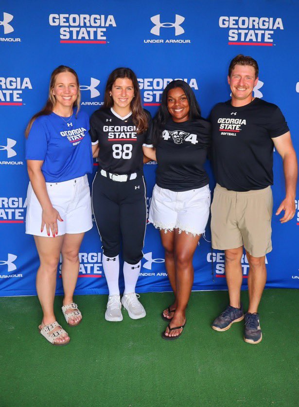 ArmorEliteLynch's tweet photo. Congratulations to our @lillyferg23 on committing to Georgia State University to pursue her academic and athletic dreams!
Bleed Blue, Lilly! ๐พ State is getting a good one.
Next stop: Atlanta! ๐๏ธ Up, Up, Panthers! ๐
#GeorgiaState #GSU #NextChapter #Committed
@ArmorEliteFP @armoreliteoneal @CoachBrittAE @BSherSB