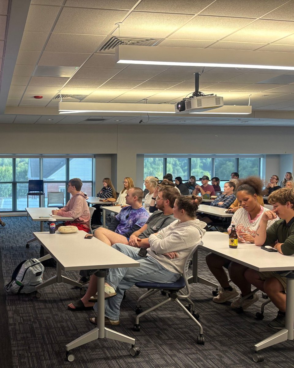 oldprosonline's tweet photo. Recently performed #TheOldestProfession at @moreheadstate in Kentucky before addressing a classroom full of sociology students.
Reach out to bring the show to your own college, university, or community space! https://t.co/wL6E5rNPNY