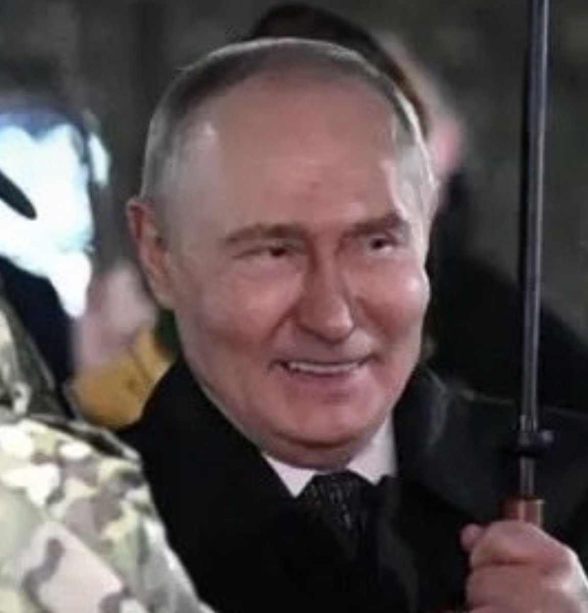 OLfnews's tweet photo. Какая ZАлупа укусила Путина, что у него щеки так раздуло шарами? https://t.co/OT2L87W2ll