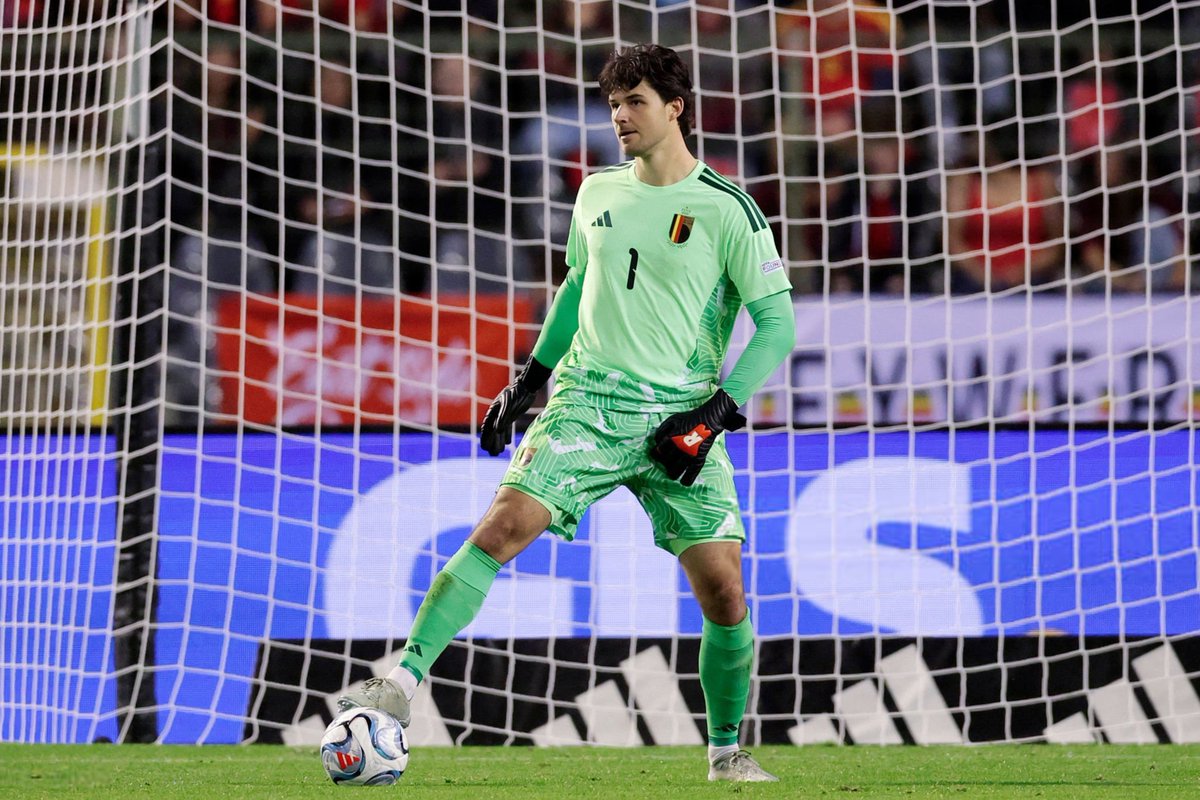MUnitedFR's tweet photo. Clean sheet pour Senne Lammens face à la Turquie 🧤🇧🇪 #MUFC https://t.co/WbO3OwFXVG