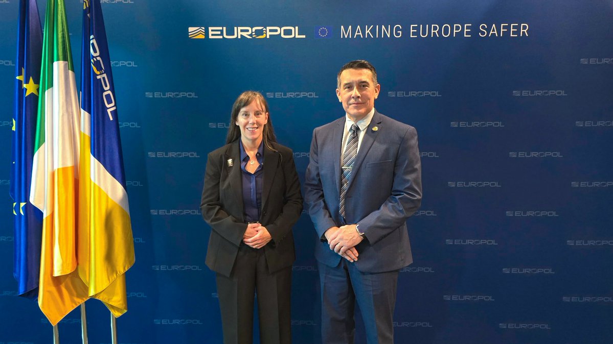 CBPOpsSpprtEAC's tweet photo. This week, @USBPChief and I joined colleagues and international law enforcement partners at the European Police Chiefs Convention in The Hague. Sharing a moment from a week focused on collaboration, dialogue, and common purpose. @CBP #EPCC #MakingEuropeSafer #KeepingAmericaSafe https://t.co/lAb0RTVXw0