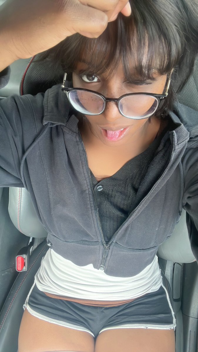 nyapolitanboy's tweet photo. car selfies make me feel like a doll in a box #cute #prettyboy https://t.co/HgpzruzxZ9