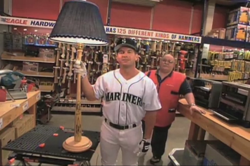MarinerSadness's tweet photo. Artificial intelligence could never create a light bat. https://t.co/iZr3BYgKpi
