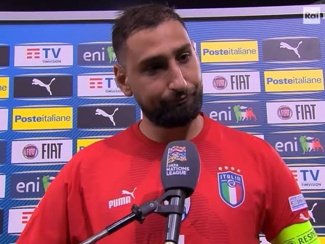 peterpatti's tweet photo. The one and only "Corazziere" of the Italian team!
#FRAITA #FranciaItalia #FranceItaly
#NationsLeague
1-1
#Gigio #GigioDonnarumma
Gianluigi #Donnarumma https://t.co/qbOVuh4qZ3