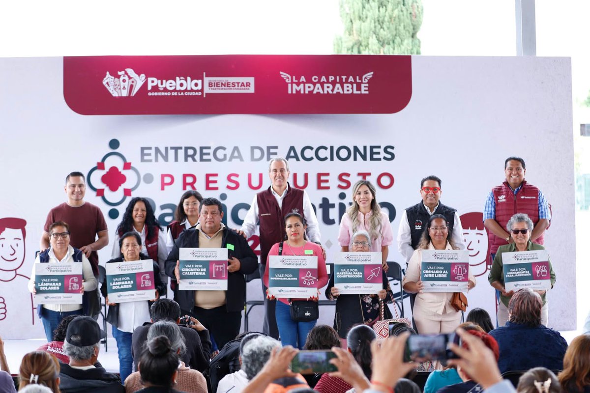 PueblaBienestar's tweet photo. Construimos espacios de bienestar para las familias de #PueblaCapital. ✨
El presidente @pepechedrauimx, junto a nuestra titular, @VanSilLop, entregó insumos para mejorar espacios públicos en 24 Unidades Habitacionales y 1 Barrio Fundacional. 🛝🪏 https://t.co/QAVxRRd0AJ