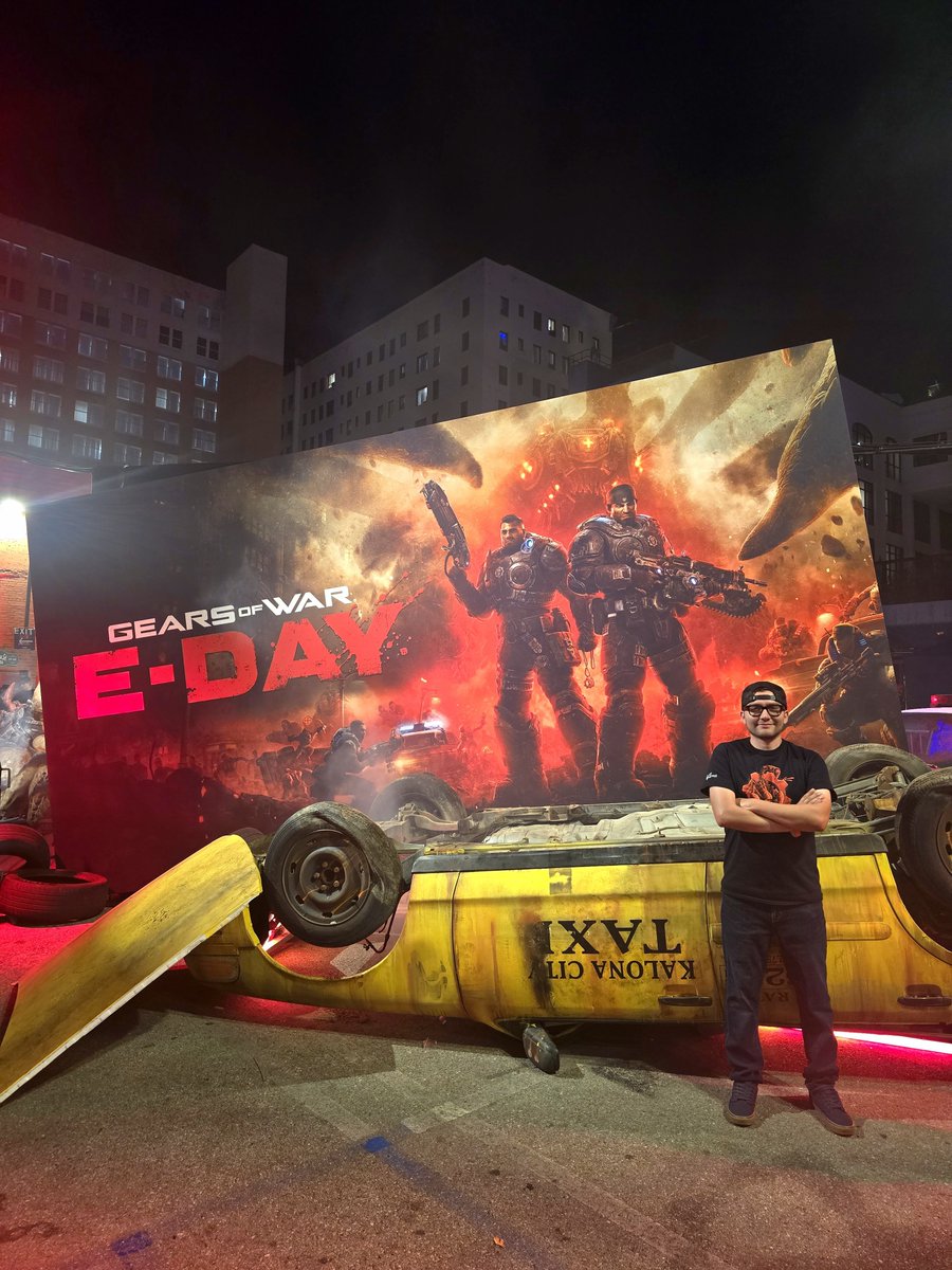 sly22tuff's tweet photo. A horde of #GearsofWar fans arrived at  #EmergenceLA and team @Xbox &amp; team @CoalitionGears took on insane difficulty mode &amp; came through! Super immersive #GearsofWarEDay set up in Hollywood! ⚙️🎮🌴🎬 #XboxSeriesX #Xbox @nickytwit @asha_shar @ballmatthew @guywelch2000 @steinekin https://t.co/5wyqCnopQe