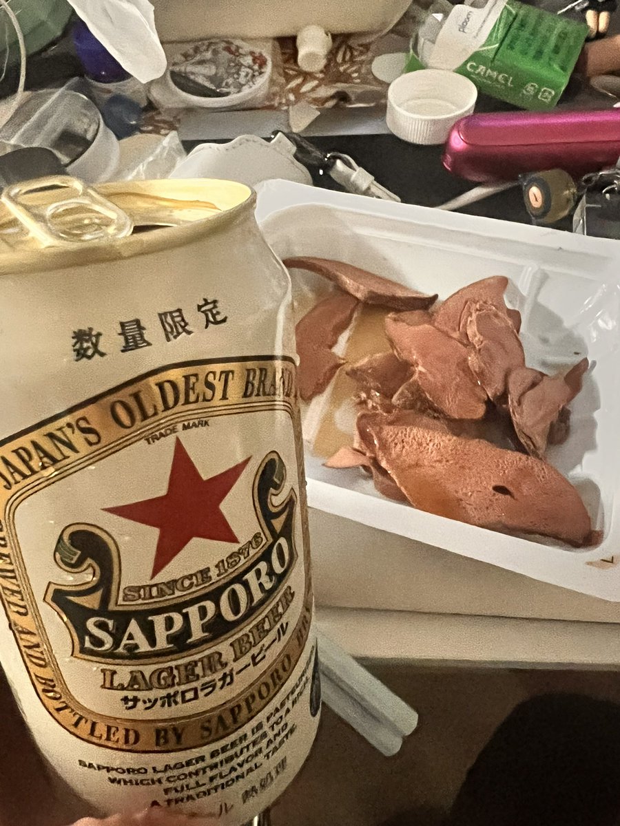 zkickhikick's tweet photo. 今日のご飯理想的！と思って夕飯の写真撮ってたんだけど、深夜現在の目の前の光景がクソすぎたので正直者はこっちも載せる https://t.co/aEd8BplHPx