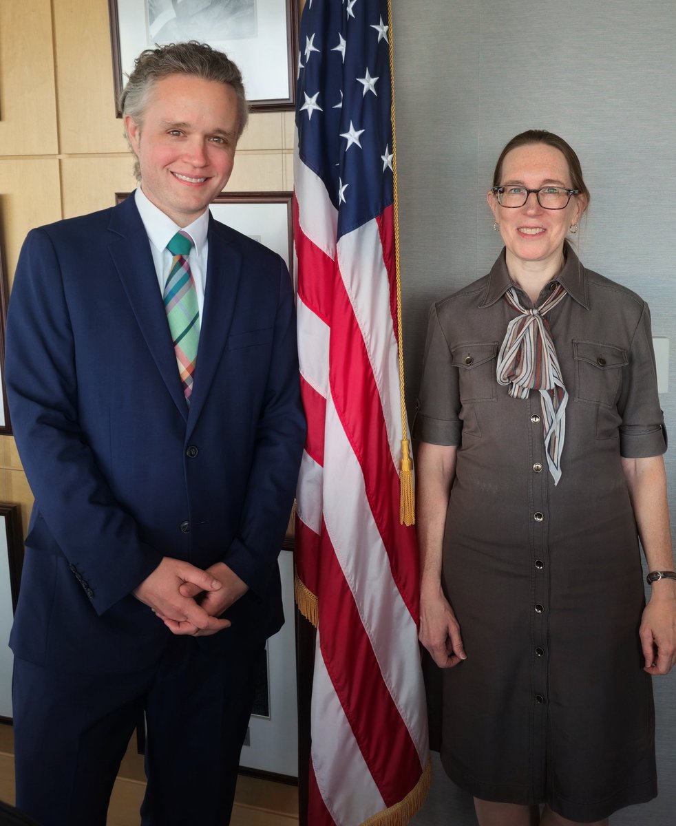 Landon's tweet photo. Such an honor and a privilege, and full-circle experience in my career to have the opportunity to work for @HesterPeirce. @SECGov and crypto policy are better for her massive contributions. https://t.co/CPnqQy6eis