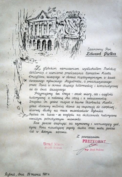 row_info_pl's tweet photo. NIEMIECKI ŻOŁNIERZ URATOWAŁ TEN KRZYŻ. ✝️

W 1939 r. ostrzegł Edwarda Piełkę, że chrześcijańskie symbole mają zniknąć z rybnickiego Magistratu. Kazał mu wieczorem zabrać krucyfiks do domu.

Jutro ponownie zawiśnie w rybnickim Magistracie. https://t.co/TDS05MS3wQ
