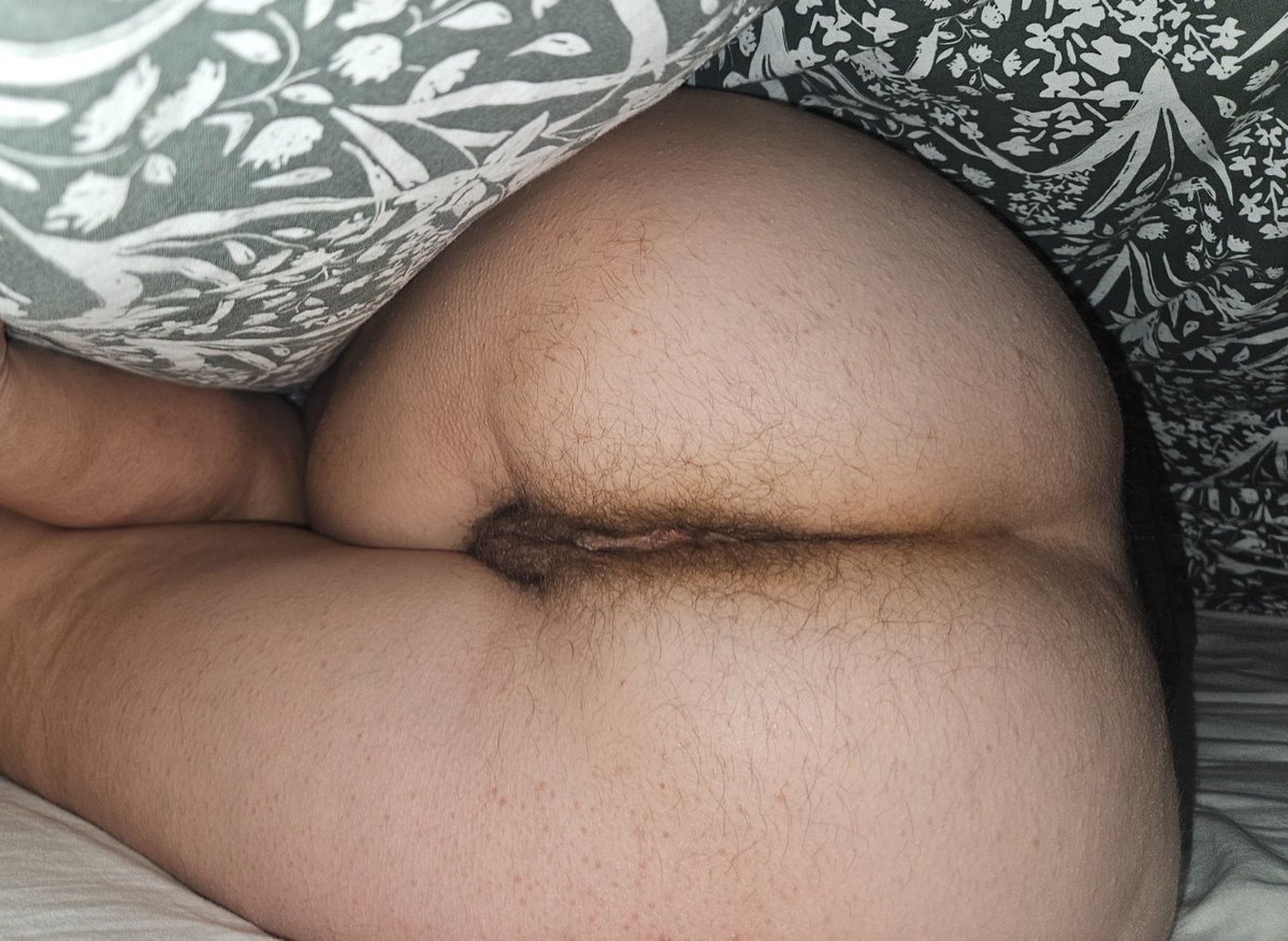 WorshipHazel_'s tweet photo. Every morning the same. You under the duvet, mouth waiting to be force fed my shit. 💩💩 https://t.co/VHn60LTjec