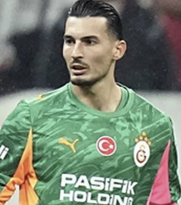 SaracogluSports's tweet photo. Bizim kalecimiz                  Lobinin kalecisi https://t.co/7EtetAUhrh