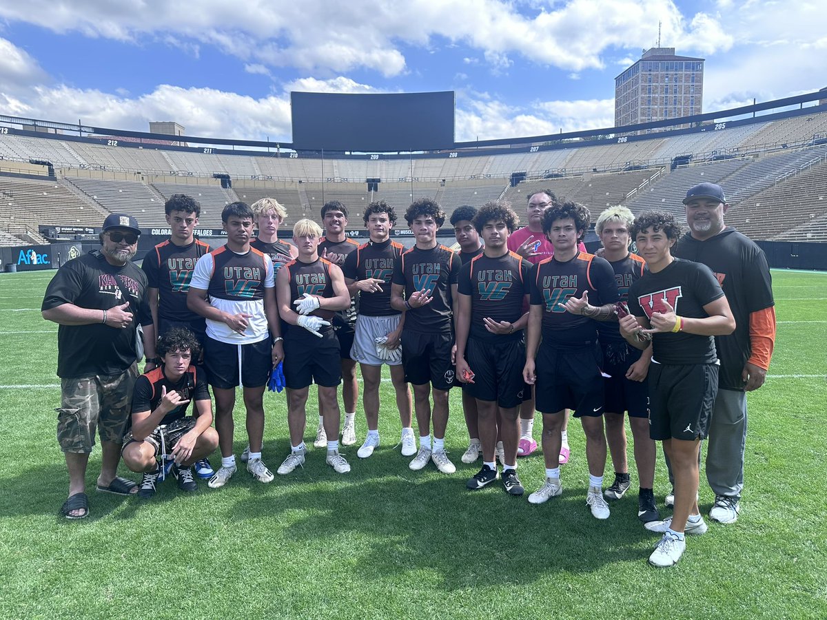 Dennis_2a1's tweet photo. Throwback when we play in the ship with @utahYG 7-7 squad 24’ @CUBuffsFootball | Team was loaded @BrooksRoss2009 @ZedAnahu @SteelRichards13 @taanimakasini @jagioane_  @LapisiLegacy @CUBuffs247 @PrepRedzoneUT @Andy_Pham1 #UTAHKIDS#RecruitUtah https://t.co/lj00vhFmR8