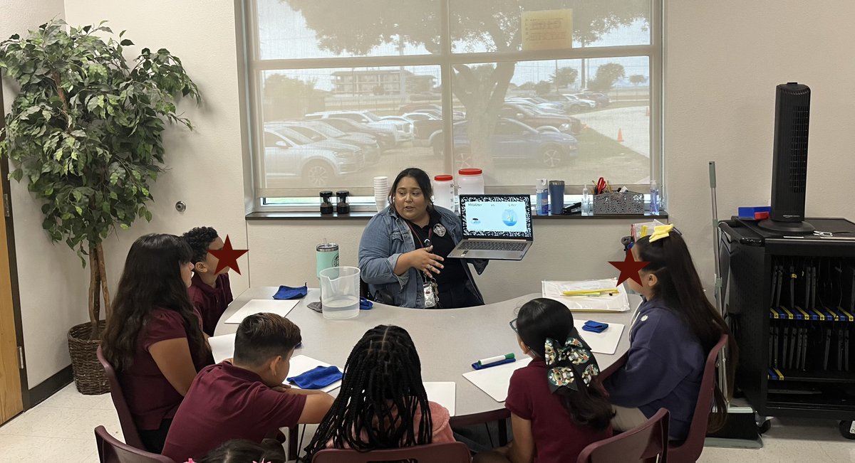 UTeachPD's tweet photo. A look inside Ms. Alexis Ruiz’s classroom, joined by her Associate Teacher, Ms. Toni Harris! UTeach PD loved seeing small-group instruction and purposeful and personalized practice during Lighthouse Public Schools’ Blended Learning Grant site visit. #BlendedLearning #UTeachPD https://t.co/Khh8OHMfpW