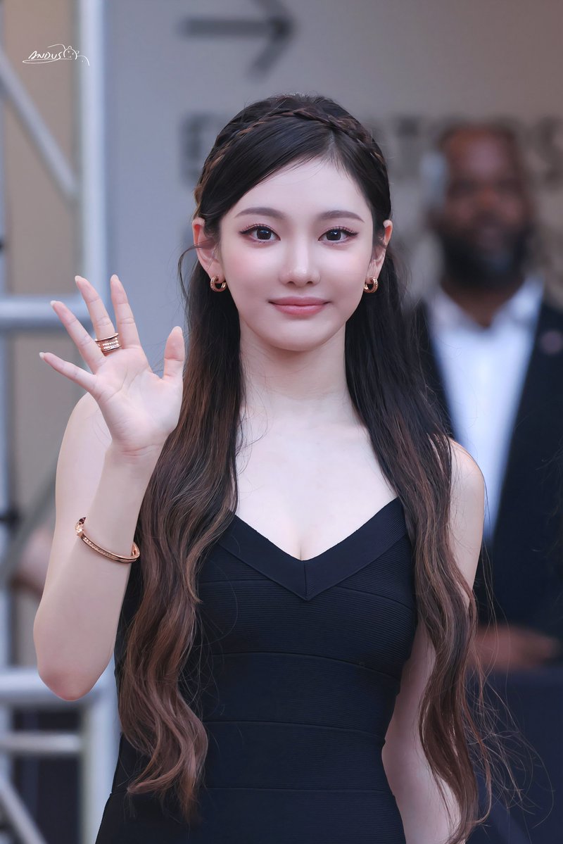 AndusMui's tweet photo. 261002 LA fansign event
 
#NINGNING #aespa
#닝닝 #宁宁 #宁艺卓 https://t.co/nerWC5aMB0