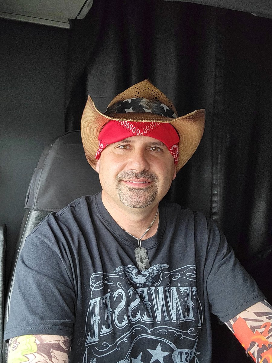 NiteOwlMN's tweet photo. Ya, it's a long story. But I did end up like this. https://t.co/mySSonGf2n