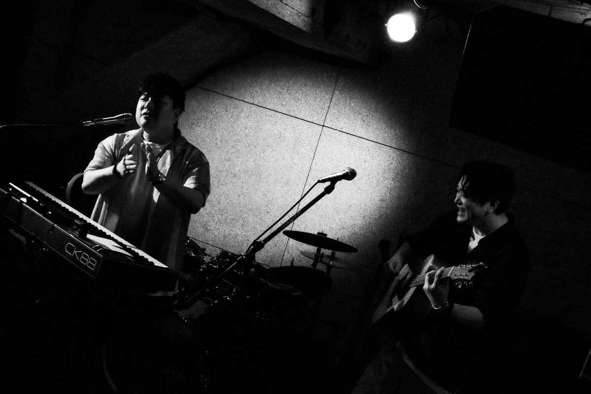 kudokimu's tweet photo. 🎊本日開催！K.K.ツキイチ🎊
📅10/3(土)＠ masa2sets

昼【Legends】14:30〜
K.K.22年の歴史に欠かせない楽曲で構成🔥
夜【変】19:00〜
ご当地ソングなど、K.K.のちょっと【変】な楽曲が大集合👽

初披露アレンジも…！🤝

🎫会場
https://t.co/Vl89MPiCRJ

📺配信
https://t.co/1eXM6MVSzZ

#kudokimu https://t.co/ozrRC1BYwb