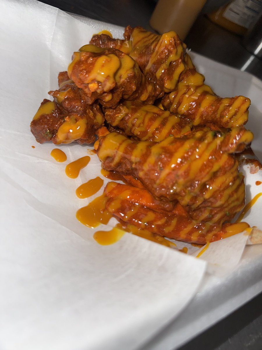 Dexterslab901's tweet photo. 🔥#Memphis, Your Late-Night Wing Fix is Here 
Memphis DexterLab is back with the crispiest, juiciest wings in town—bold flavors, hot and fresh, just for you!  
📍 Neighborhood Walmart, 6990 E Shelby Dr.  
⏰ 8:30PM - 1AM
Don't miss out—come through and grab a plate! 🍗🔥#hotwings https://t.co/CtdpJRT3q3