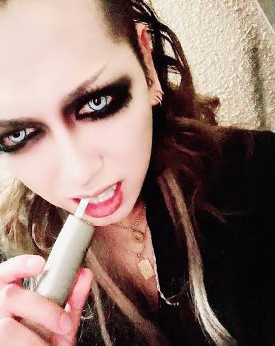 manmuau's tweet photo. unsrawも一目見たかった。復活ないかなぁ。だいたい色々？バンド復活なったりあるから。勇企さんvo見てみたい。右↓勇企さん。 https://t.co/hWXhVXmevU
