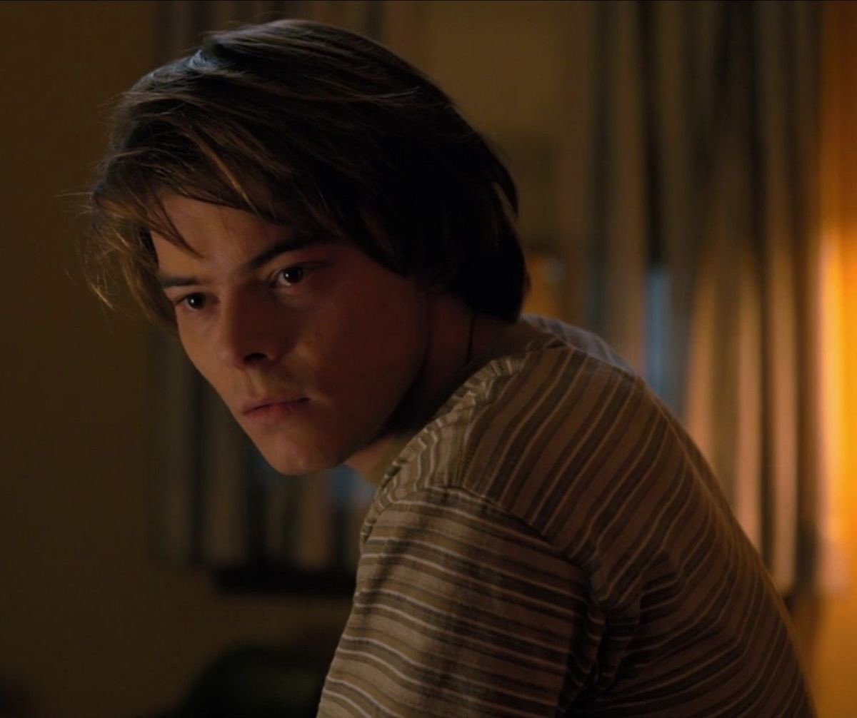 byerscentric's tweet photo. it’s officially jonathan byers season!!!! https://t.co/IF4zBdLaBu
