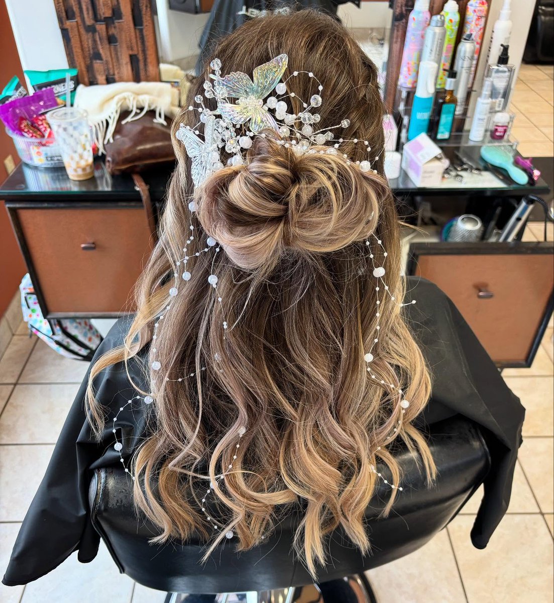 MistiMaclean's tweet photo. Beautiful updo by Ashley/Cora! Book your next appointment online today. Interested in owning a beauty business and renting from Azana? Email Kennedy for more information. https://t.co/FdoNexkFI6