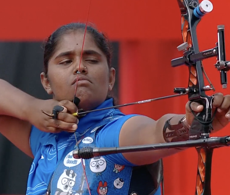 vinayakkm's tweet photo. #AsianGames2026 #Archery 🏹

🥇 KUMKUM MOHOD! 🔥

That. Is. Sensational. 

A groundbreaking moment for Indian archery: the first-ever recurve individual gold medallist in the history of the Asian Games. And Kumkum does it by beating two Koreans and a Chinese star on the way. 🫡

Quarterfinals, Kang Chaeyoung – a decorated Korean star with an Olympic gold, multiple Worlds golds & top seed here – knocked out. 

Semifinals, Zhu Jingyi – China's reigning world championships silver medallist and former world No 1 - knocked out. 

Final, Oh Yejin – 2023 junior world champ - knocked out after a stunning last set of three 10s and a 10 in the shoot-off. 

This is the stuff dreams are made of. Actually, not even sure you can dream up a scenario like this! 

Kumkum, 17 years old, and history-maker. 🎯