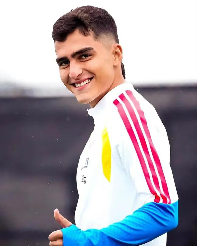 NestorHRpo's tweet photo. Se supone que estos partidos amistosos de la Selección Colombia sirven para iniciar un nuevo proceso, probar jugadores y encontrar alternativas tras las renuncias de James Rodríguez y Juan Fernando Quintero.

Van 2 de 3 partidos y Juan Manuel Rengifo aún no ha jugado ni un segundo.

¿No es precisamente Titi una de esas opciones que  Néstor Lorenzo debería estar probando?

#VamosMiVerde #BitácoraVerdolaga
