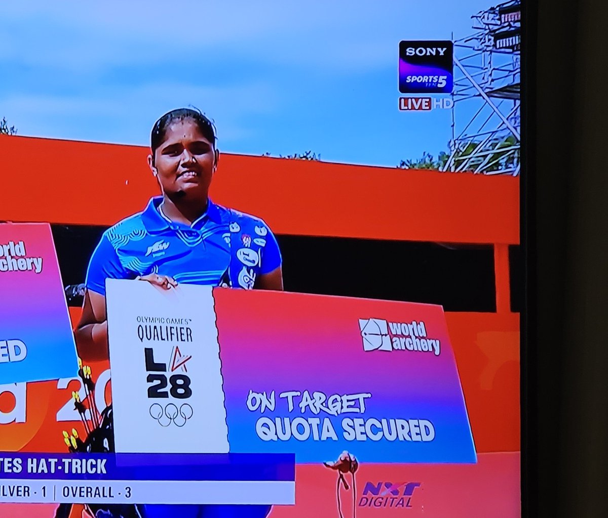 iSunilTaneja's tweet photo. LA walo, Kumkum ke swagat ki bhi taiyari kar lo 😍🎯🏹

Is teenager ne wakai mein Recurve Archery mein itihas racha hai. Bharat mein Recurve Archery mein ek naye adhyaay ki shuruaat hai 🇮🇳🫡

#Kumkum #Archery #AsianGames https://t.co/wJJhf1O70r