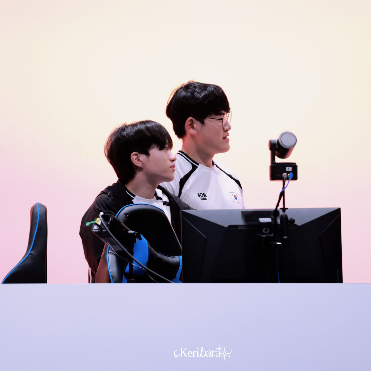 _keribara_'s tweet photo. 261002 vs TPE

또 옆에 있네

#Keria #케리아 #류민석
#Gumayusi #구마유시 #이민형 https://t.co/nY93gLUBKV