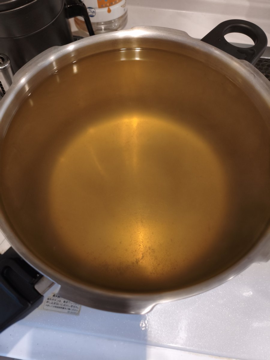 10garage10's tweet photo. 今回も美味しい出汁が取れましたとさ。
作りすぎたからどなたか出汁をもらって欲しい(笑) https://t.co/coWK3nicMD