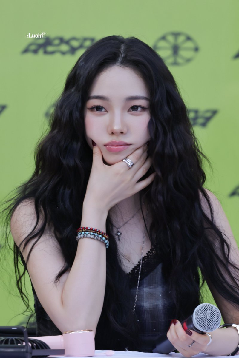 lucid_0411's tweet photo. 261002 LA Fansign

#aespa #KARINA #에스파 
#카리나 #カリナ #유지민 https://t.co/sBTZfCIhit