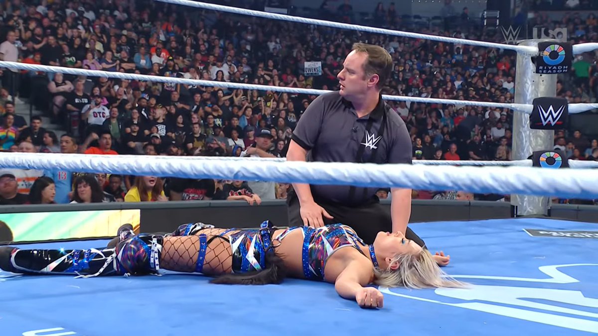 ExposingIWC's tweet photo. This feud is far from over and that was the best crowd reaction Giulia has gotten on the main roster in the states. #smackdown https://t.co/M2HZYVm3bV