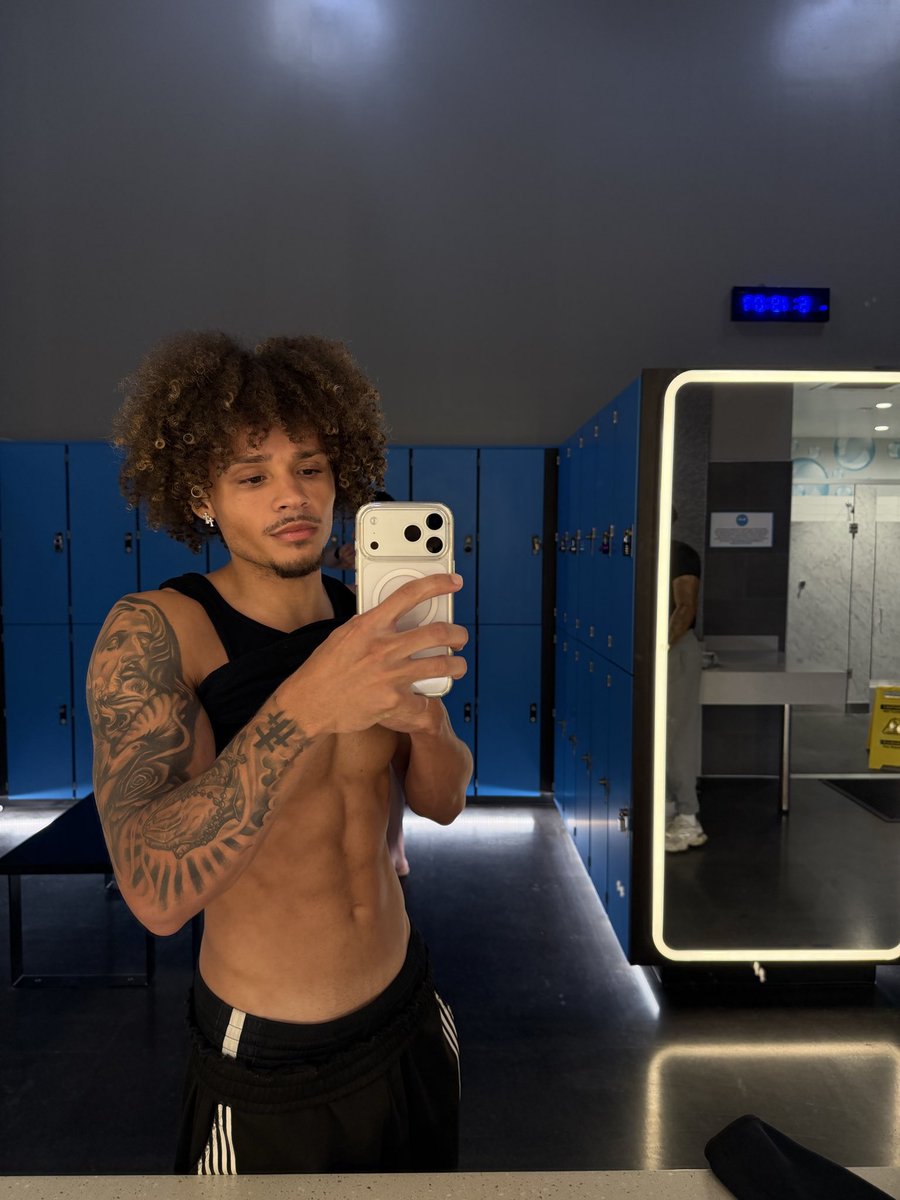 itsdavionkhalil's tweet photo. Miss my long hair #explore https://t.co/sXPj5tGHhW