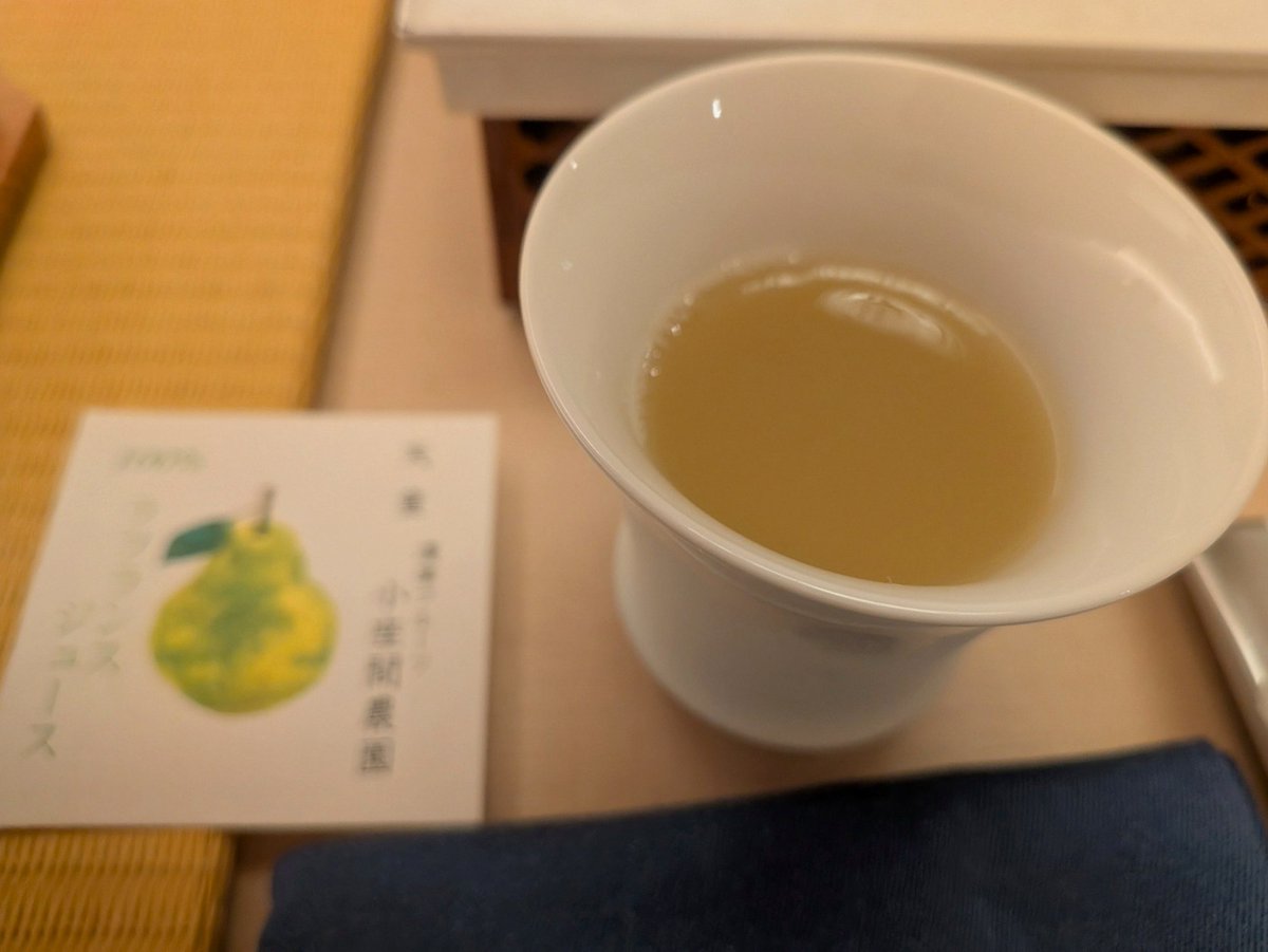 coconao7's tweet photo. DVDドライブが、CD💿も読めるから、最終的に、スーパードライブ(両対応)が普及してCDだけの読み込みドライブは消えたけど。
CD専用ドライブには、それ以降のドライブにないメリットがあった。
DVD以降のドライブは、最初に読み込むROMの識別で、認識するまで、ちょっと間が空く。 https://t.co/R1ajMWtAtY