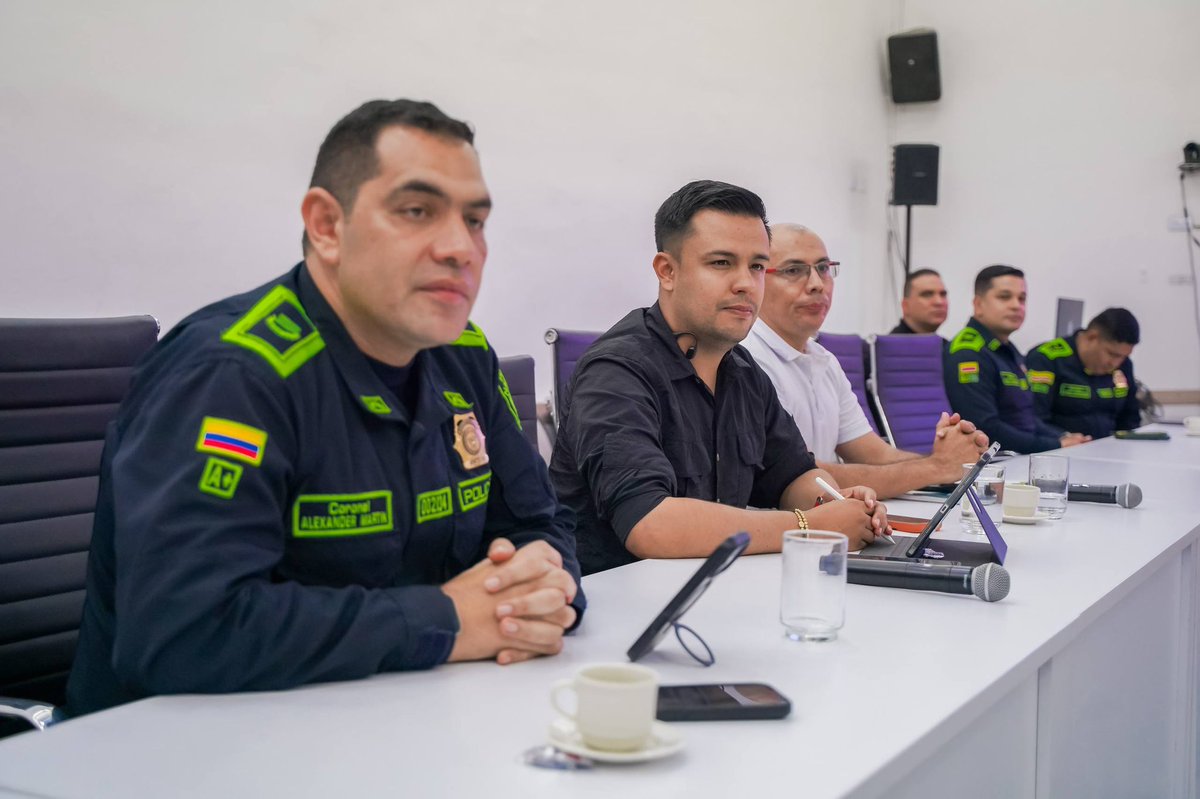 mmarguiguerra's tweet photo. Recibimos de parte de la  @PoliciaColombia un informe de  resultados y avances de las operaciones Zeus, Ares y Apolo contra las bandas narcoterroristas.

Seguimos articulando acciones estratégicas enfocadas en el acompañamiento al comercio y la prevención de delitos que alteren la convivencia ciudadana.

La seguridad es un pilar en nuestra administración y no bajaremos la guardia para combatir a la delincuencia.