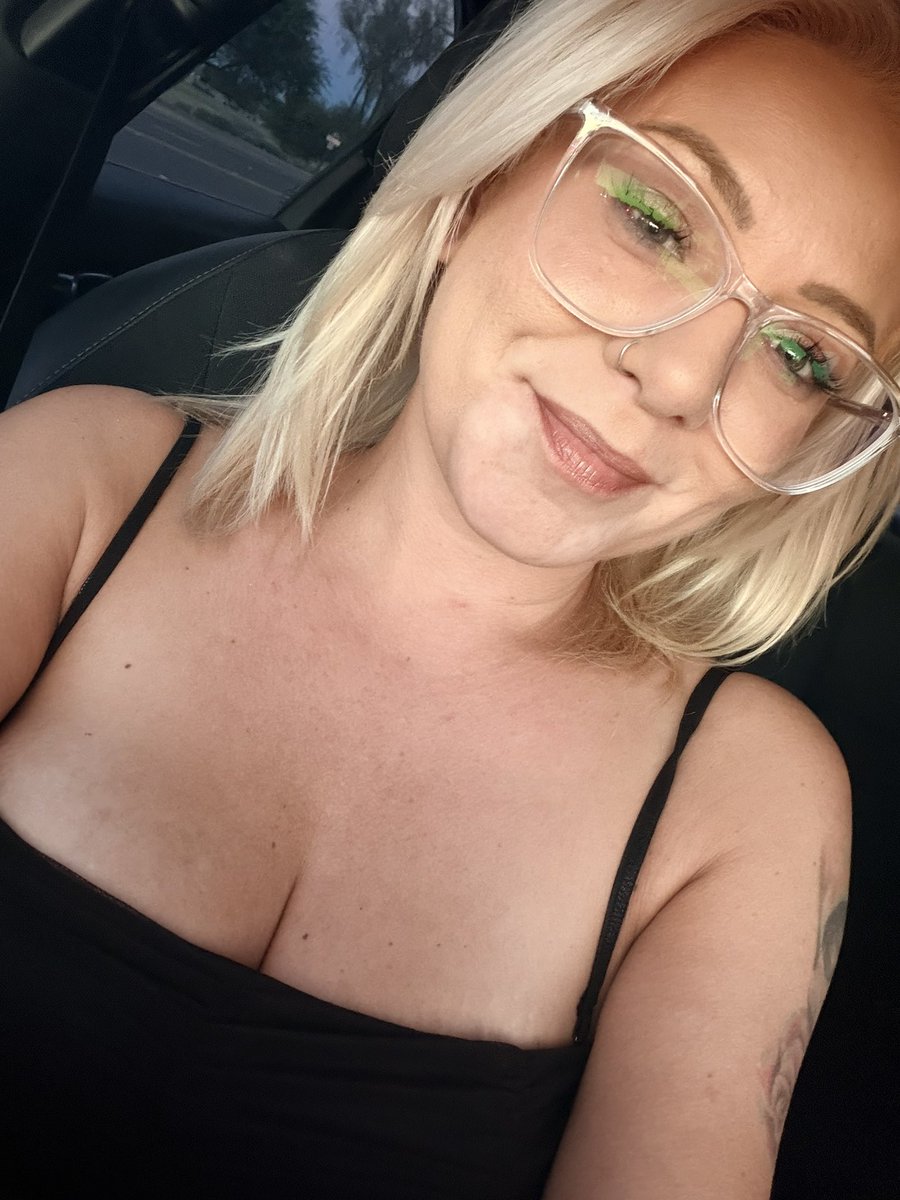 Autumngray44's tweet photo. Date night with a friend 
#hotwife https://t.co/TBbvCLde0n