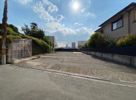 GoofeeHome's tweet photo. 🏡 豊中市岡町南3丁目｜建築条件なし土地

阪急宝塚線「岡町」駅まで徒歩約8分。
全2区画のうち残り1区画、2号地のご紹介です。

土地面積は約118.16㎡。
建築条件がないため、建築会社を選んで住まいづくりをご検討いただけます✨

販売価格：3,490万円
所在地：豊中市岡町南3丁目
現況：更地 https://t.co/has61iOsun